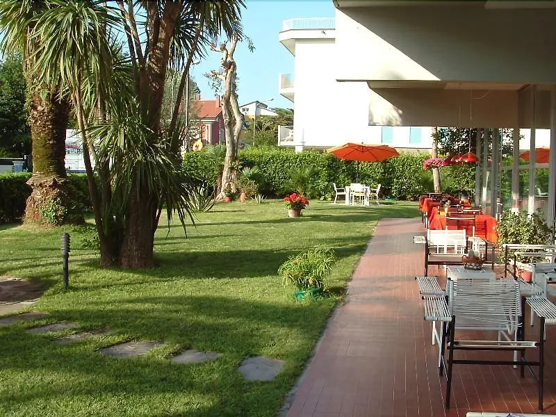 Hotel Marina Marina di Massa 3*,