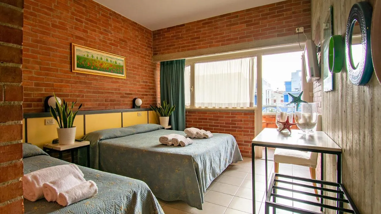 Hotel Marina Marina di Massa 3*,