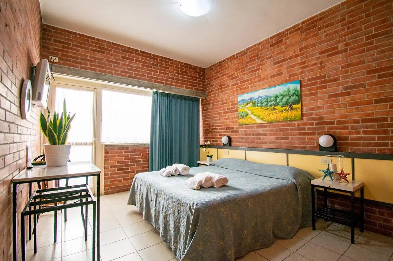 Hotel Marina Marina di Massa 3*,